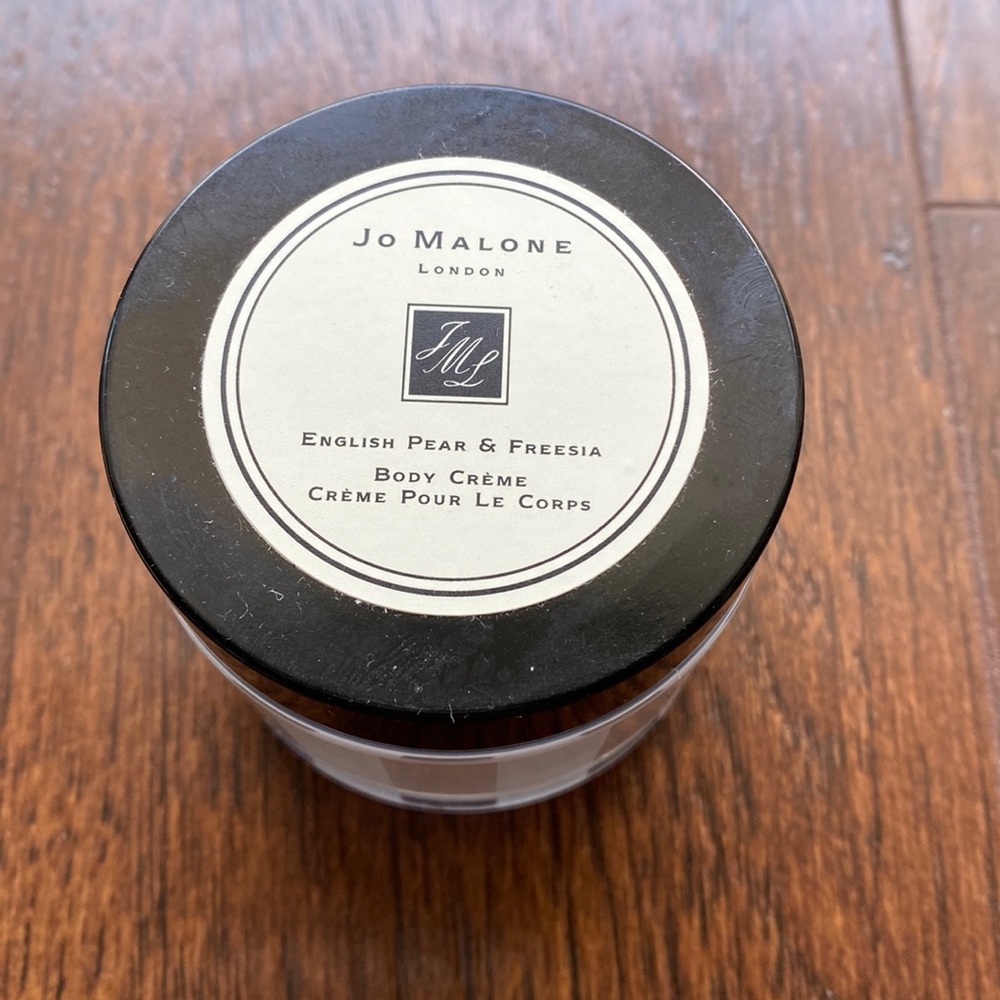 Jo Malone English Pear and Fresia body cream